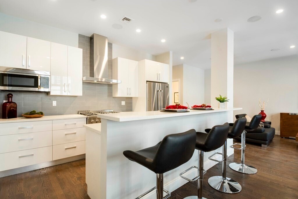 225 Dorchester St in Boston, MA - Building Photo