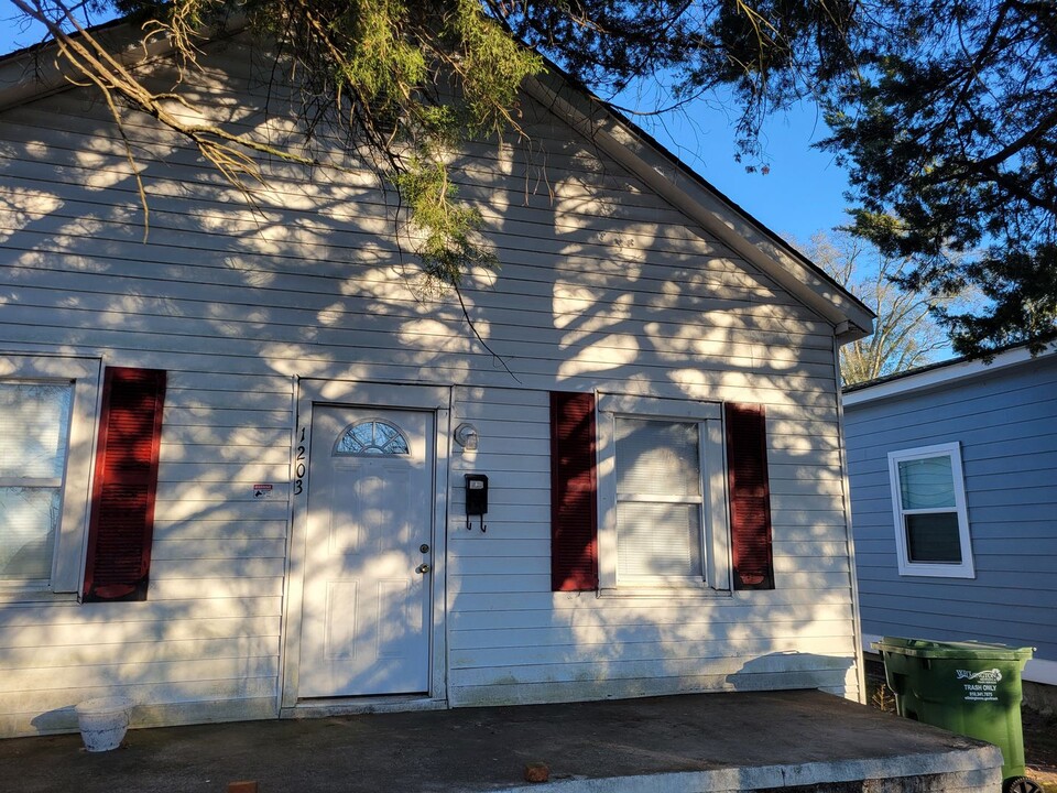 1203 S 8th St in Wilmington, NC - Building Photo