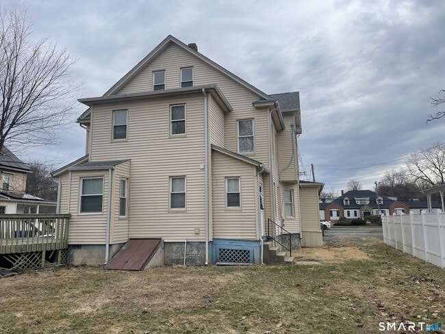 692 Enfield St in Enfield, CT - Building Photo - Building Photo