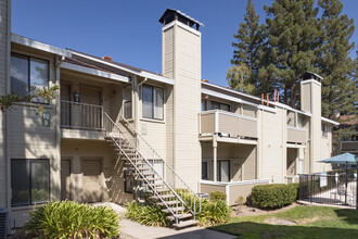 Summer Place Apartments in Sacramento, CA - Building Photo - Building Photo