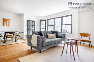 279 E 44th St in New York, NY - Building Photo