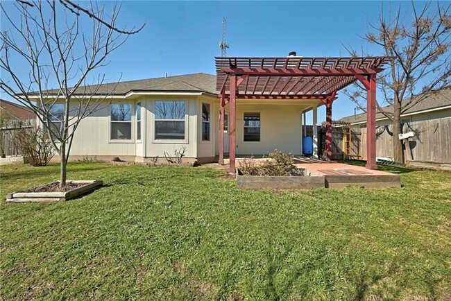 317 McCoy Ln in Hutto, TX - Building Photo - Building Photo