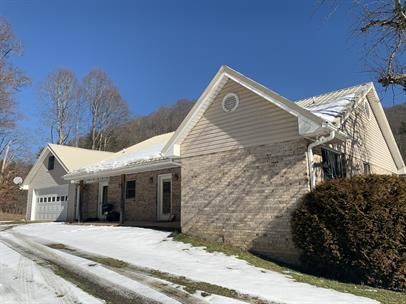 664 Bear Branch Rd in Mars Hill, NC - Building Photo