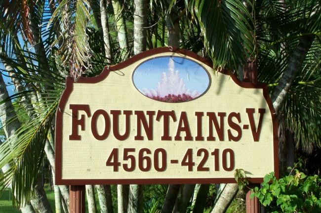 4440 Chantelle Dr in Naples, FL - Building Photo - Building Photo