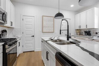 1511 Barry Ave in Dallas, TX - Building Photo - Building Photo