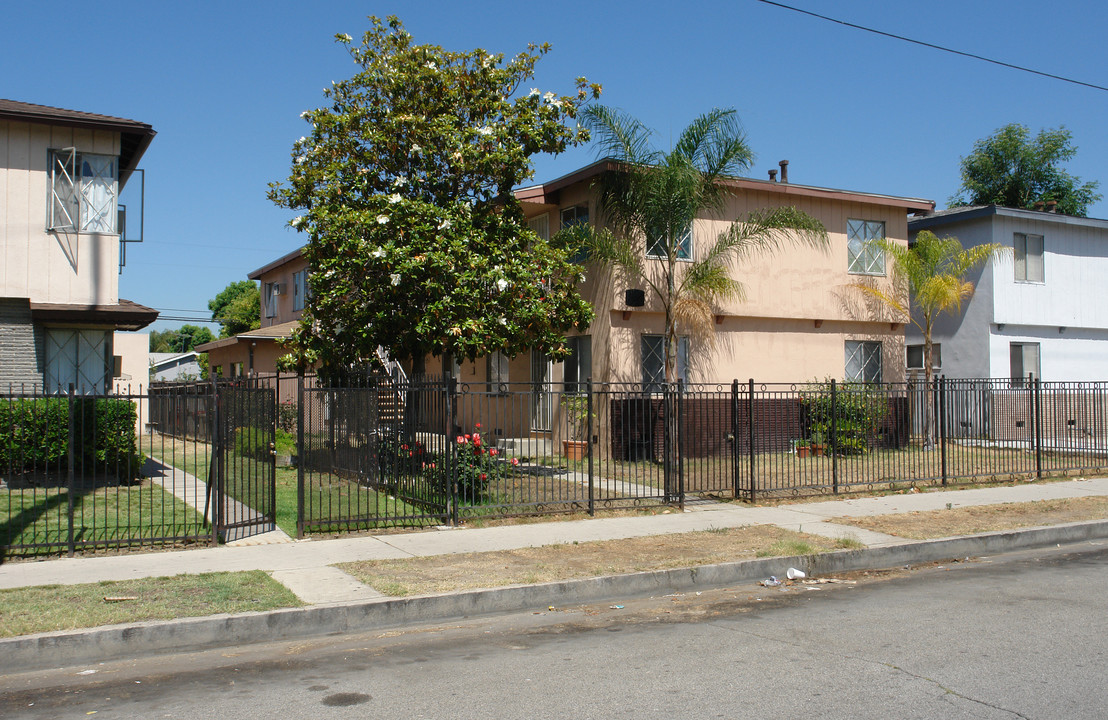 7063 Fulton Ave in North Hollywood, CA - Foto de edificio