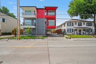 2217 N Fitzhugh Ave, Unit 303 in Dallas, TX - Building Photo