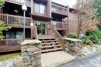 340 Sunderland Rd in Worcester, MA - Building Photo - Building Photo