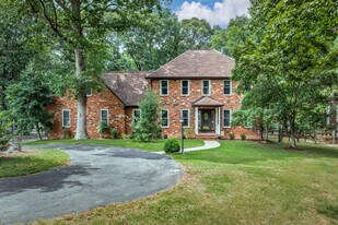 14530 Fox Knoll Dr in Colonial Heights, VA - Building Photo