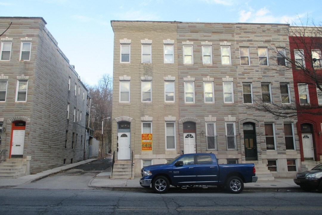 718 Dolphin St in Baltimore, MD - Building Photo