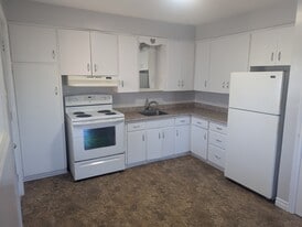 956 Meadow Ave in Bathurst, NB - Building Photo