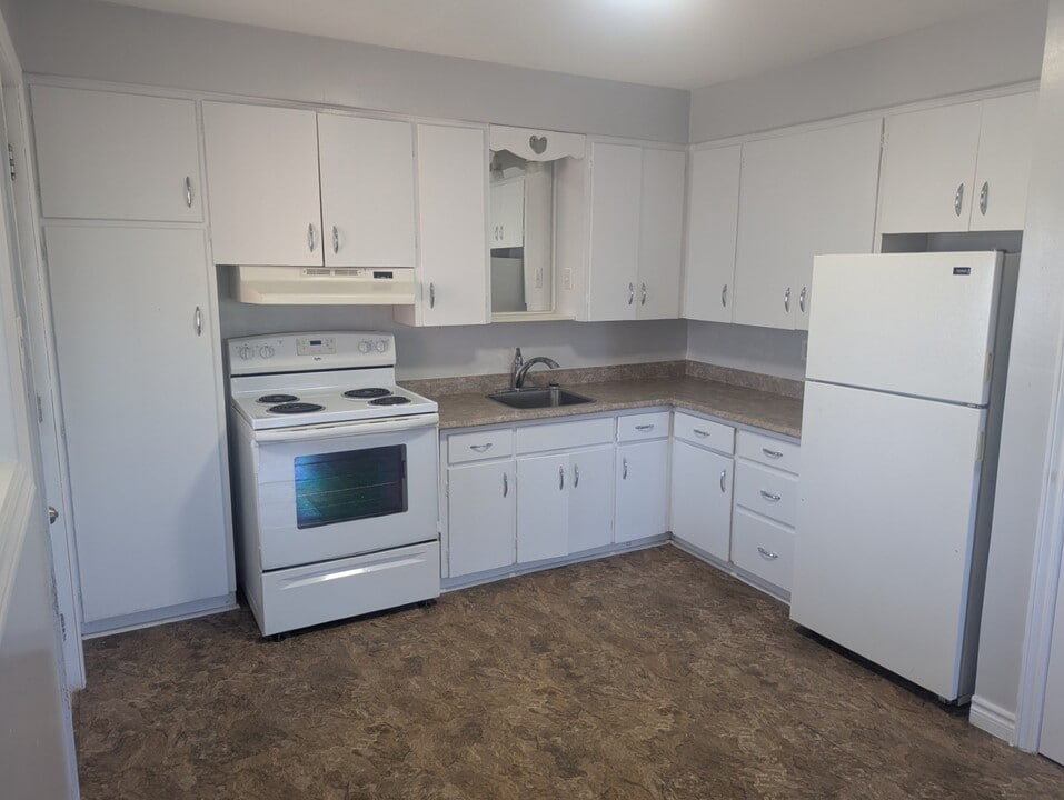 956 Meadow Ave in Bathurst, NB - Building Photo