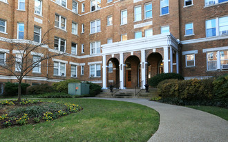 1820 Clydesdale Pl NW in Washington, DC - Building Photo - Building Photo