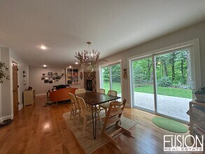 2022 Governor Chittenden Rd in Williston, VT - Building Photo - Building Photo