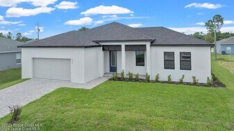 447 Hancock St in Palm Bay, FL - Building Photo