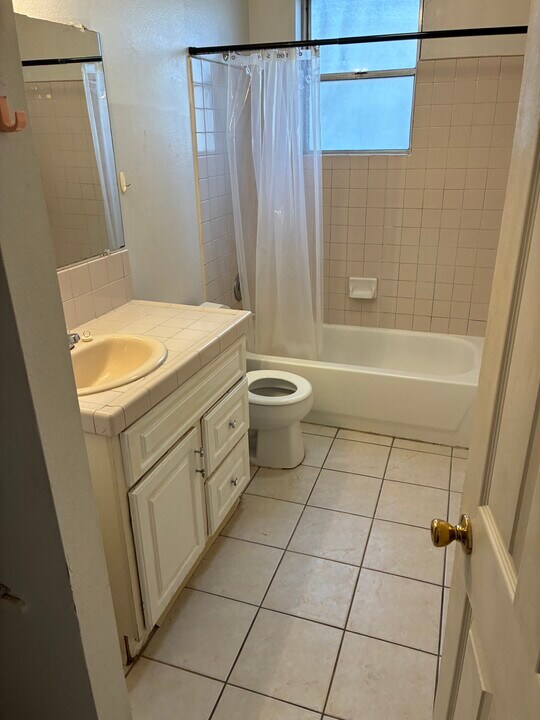 1133 E Divisadero St, Unit Apartment in Fresno, CA - Building Photo