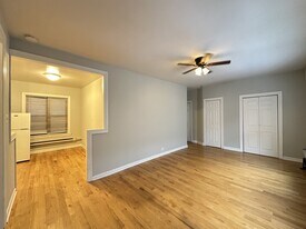 3732 N Pine Grove Ave, Unit J06P in Chicago, IL - Building Photo