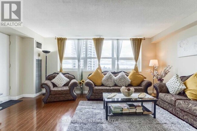 4 Lisa St. in Brampton, ON - Building Photo - Building Photo