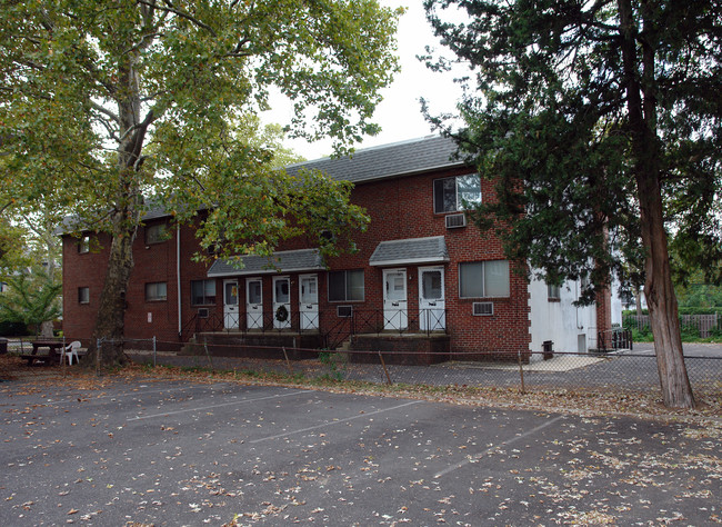 Collins Court Apartments in Oaklyn, NJ - Building Photo - Building Photo