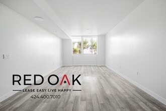 700 N Spaulding Ave, Unit 210 in Los Angeles, CA - Foto de edificio - Building Photo