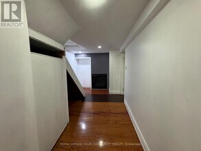 24 Grand River Ct in Brampton, ON - Building Photo - Building Photo