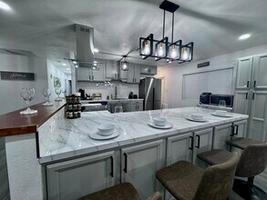 8538 E Chaparral Rd in Scottsdale, AZ - Foto de edificio - Building Photo