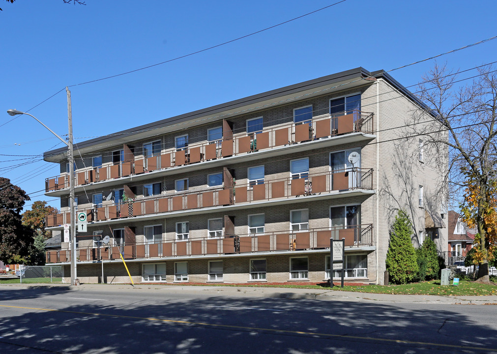 Valley View Apartments in Hamilton, ON - Building Photo