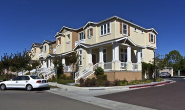 Cross Creek Townhomes in Hayward, CA - Foto de edificio - Building Photo