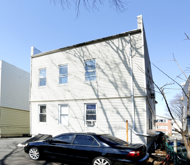 956 Grove St in Elizabeth, NJ - Building Photo - Building Photo