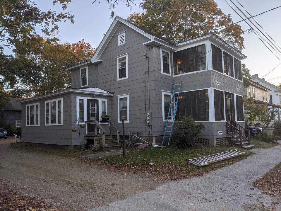 39 Thorndike St, Unit 1 in Concord, NH - Foto de edificio