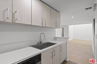 11711 Ohio Ave in Los Angeles, CA - Building Photo - Building Photo