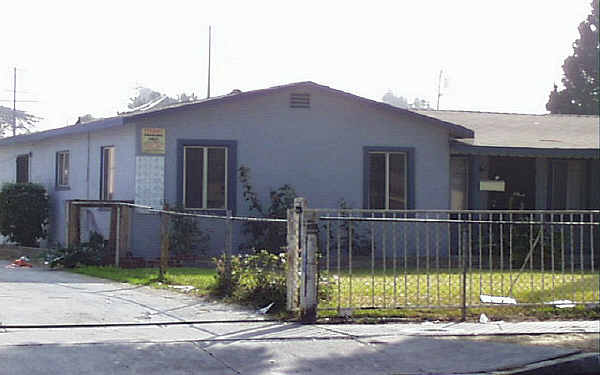 6524 El Cortez Ave in Bell, CA - Building Photo