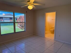 1144 SE 32nd Ter in Cape Coral, FL - Foto de edificio - Building Photo