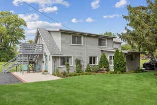 300 Pauline Ave in Crystal Lake, IL - Building Photo