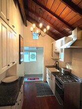 11 N Mountain Trail in Sierra Madre, CA - Foto de edificio - Building Photo