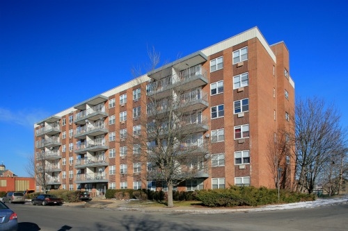 Harborview Towers in New Bedford, MA - Foto de edificio - Building Photo