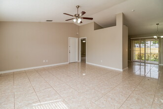 635 Basingstoke Ct in Kissimmee, FL - Building Photo - Building Photo