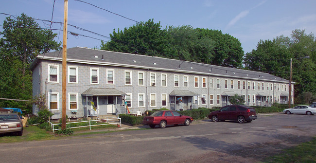 15 Railroad Row in Chicopee, MA - Building Photo - Building Photo