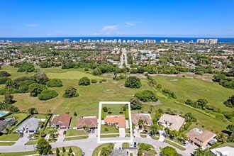 7598 Fairway Trail in Boca Raton, FL - Building Photo - Building Photo