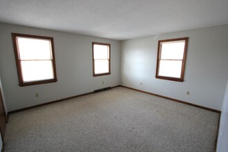 21 Moore Ave in Franklin, MA - Building Photo - Building Photo