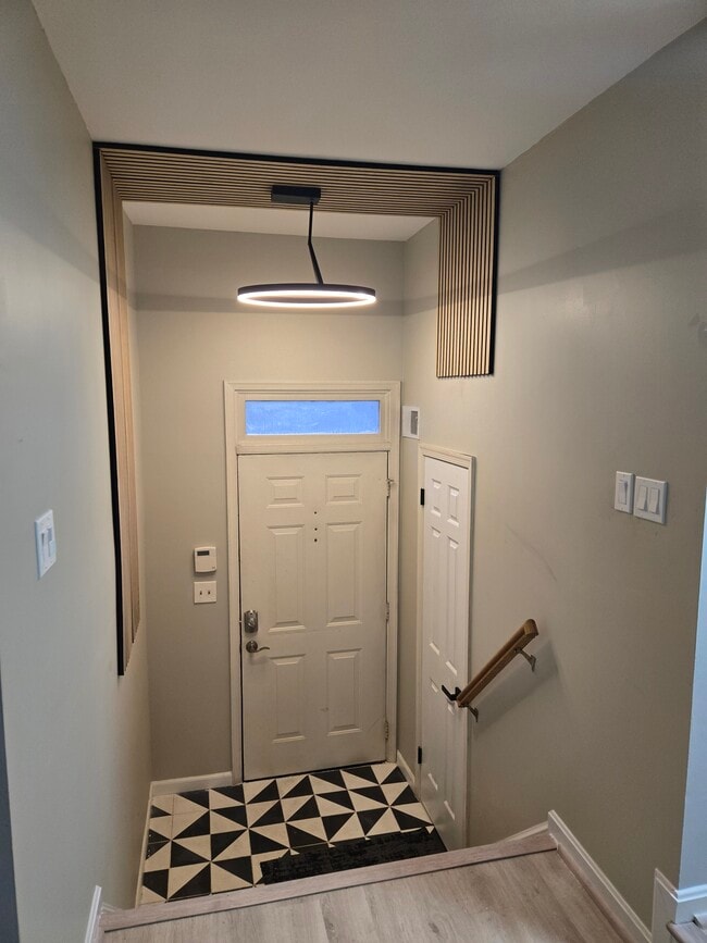 6357 English Ivy Way in West Springfield, VA - Building Photo - Building Photo
