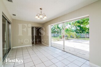 1802 Ridgecrest St in Lehigh Acres, FL - Building Photo - Building Photo