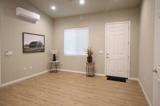 6010 E Sussex Way in Fresno, CA - Building Photo - Building Photo