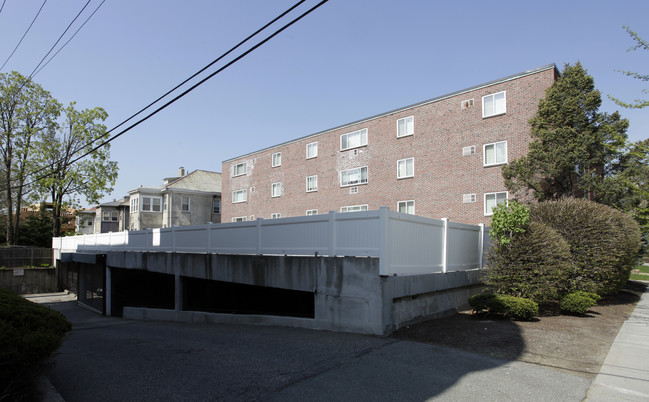 81 Green St in Brookline, MA - Foto de edificio - Building Photo