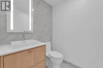 259 The Kingsway in Toronto, ON - Building Photo - Building Photo