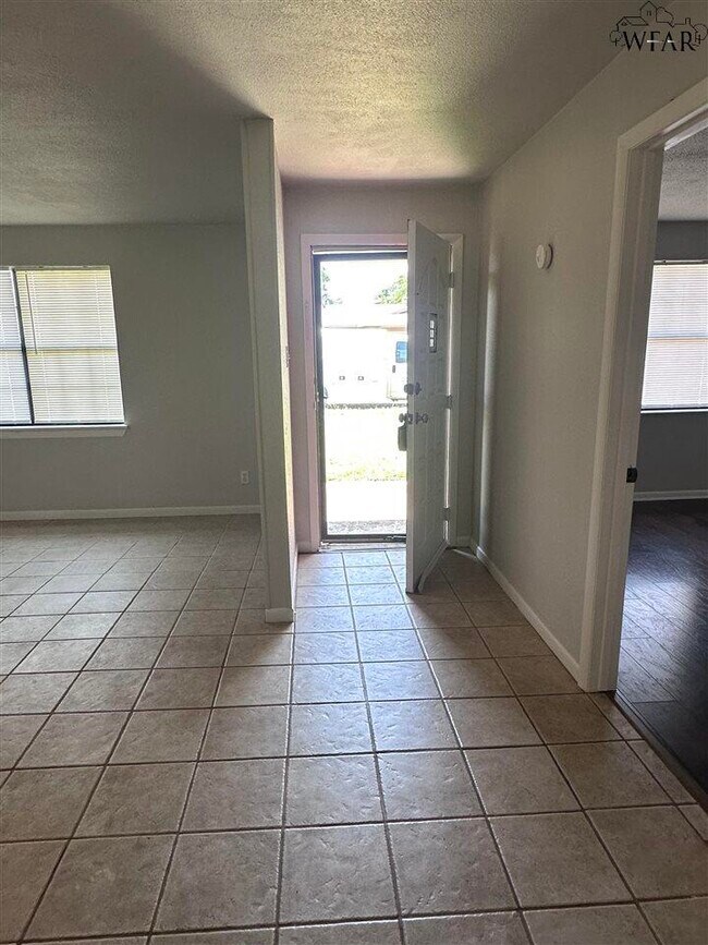 4638 Cascades Dr in Wichita Falls, TX - Building Photo - Building Photo