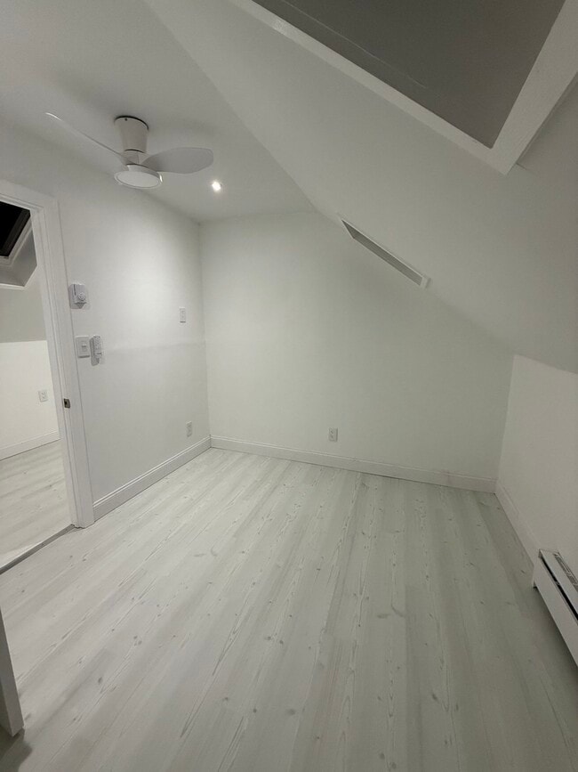 9 Winton St, Unit 3 in Boston, MA - Foto de edificio - Building Photo