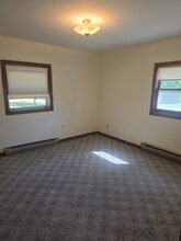 96 E Broadway, Unit A in Bangor, ME - Foto de edificio - Building Photo