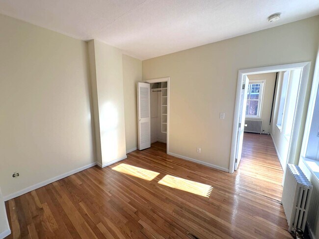 57 West Cedar St, Unit 10 in Boston, MA - Foto de edificio - Building Photo