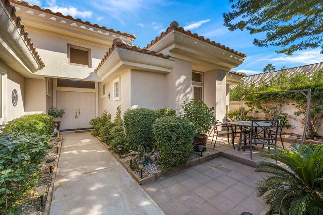 37468 Westridge Ave in Palm Desert, CA - Foto de edificio - Building Photo